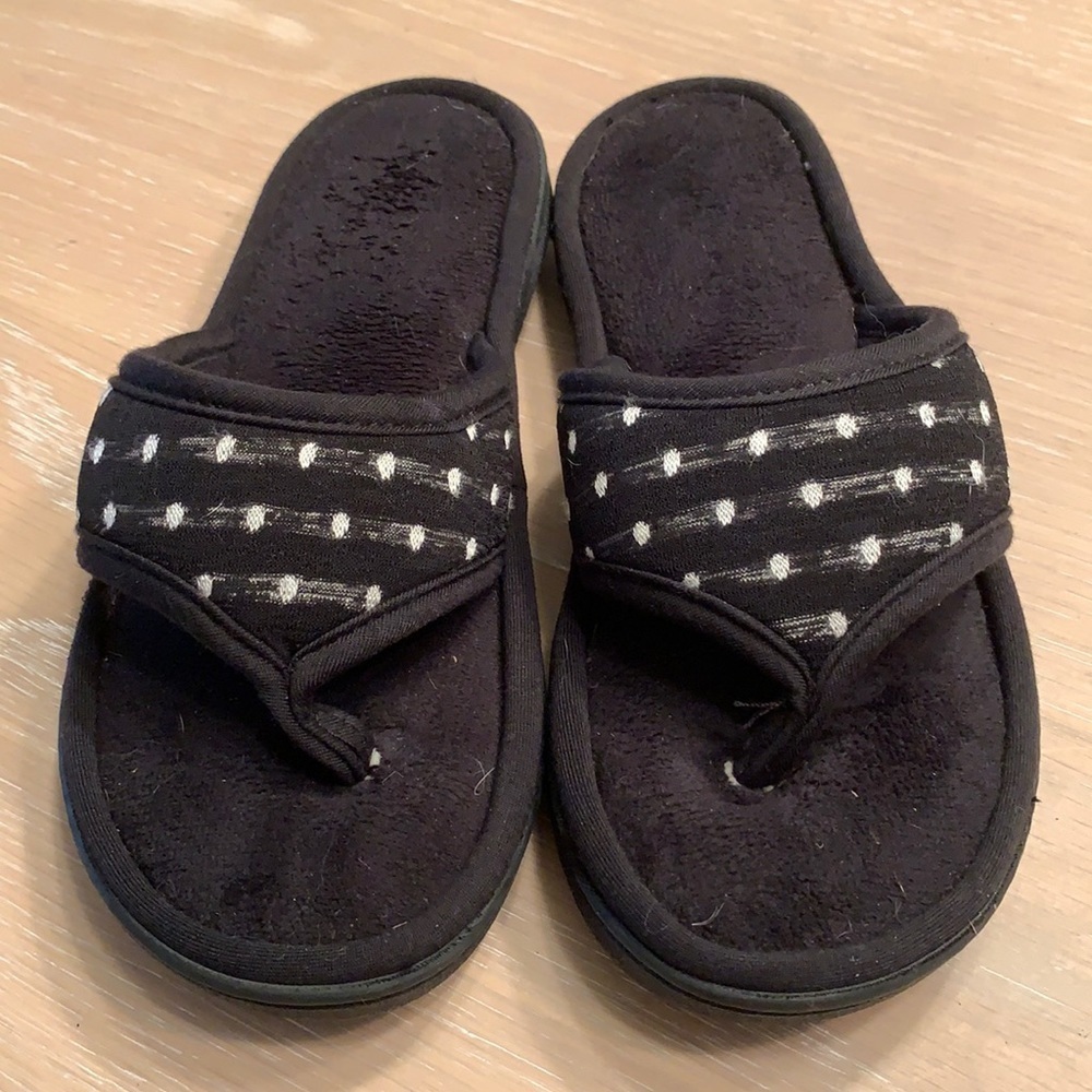 Women’s Isotoner slippers SOFT size 6.5-7